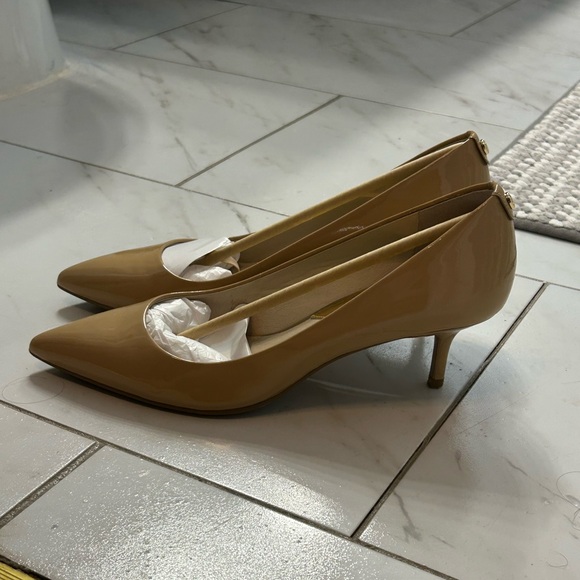 Michael Kors Nude Patent Leather Pumps (8) - Picture 3 of 8